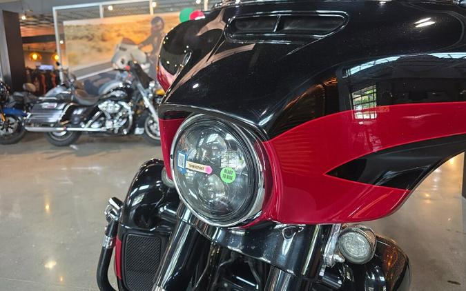 2017 Harley-Davidson® CVO™ Street Glide® FLHXSE
