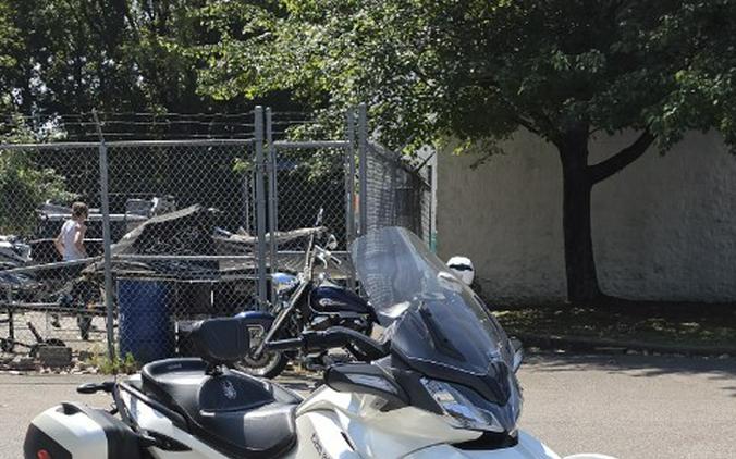 2015 Can-Am Spyder® ST Limited