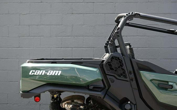 2023 Can-Am® Commander DPS 700