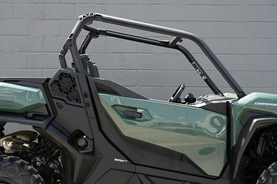 2023 Can-Am® Commander DPS 700