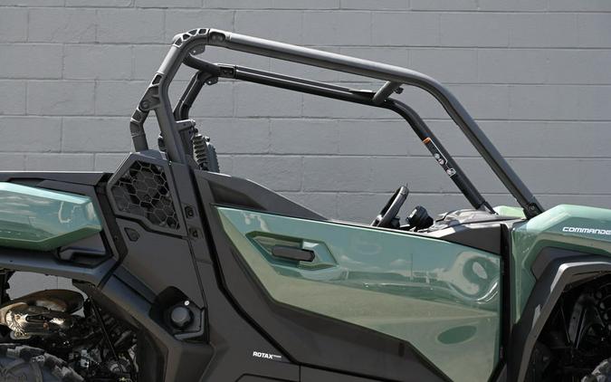 2023 Can-Am® Commander DPS 700