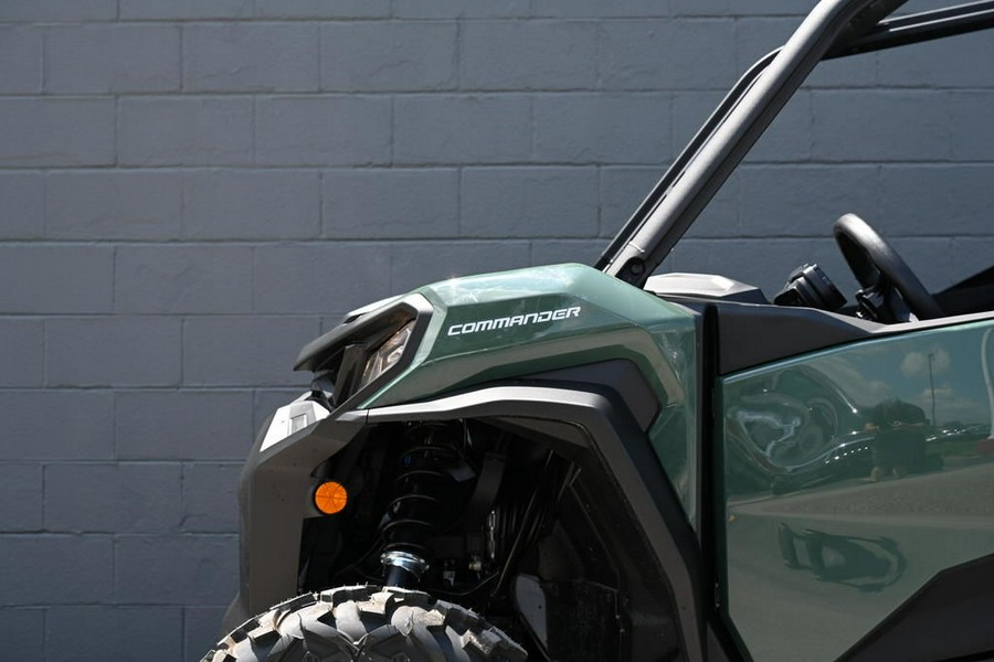 2023 Can-Am® Commander DPS 700