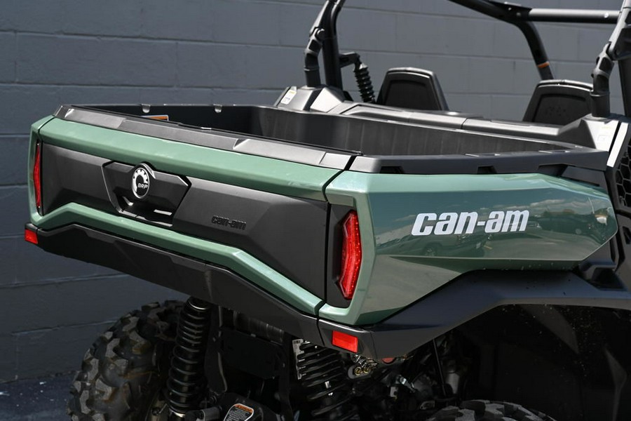 2023 Can-Am® Commander DPS 700