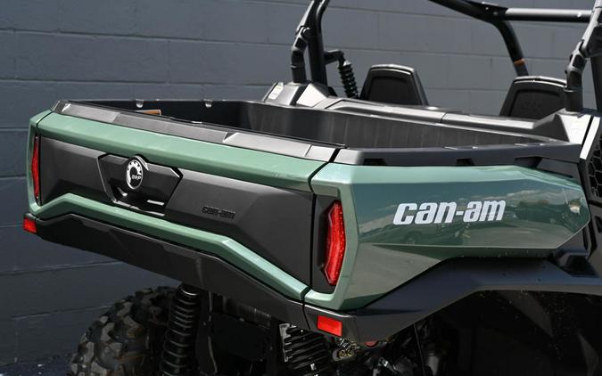 2023 Can-Am® Commander DPS 700