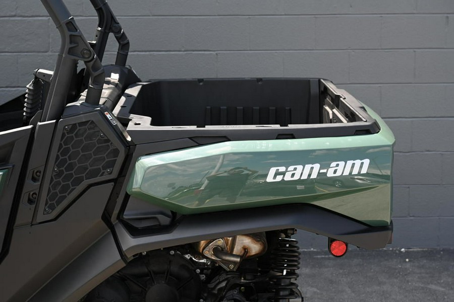 2023 Can-Am® Commander DPS 700