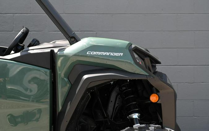 2023 Can-Am® Commander DPS 700