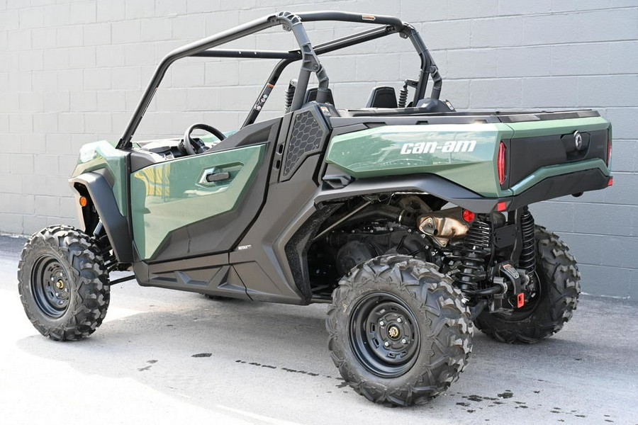 2023 Can-Am® Commander DPS 700