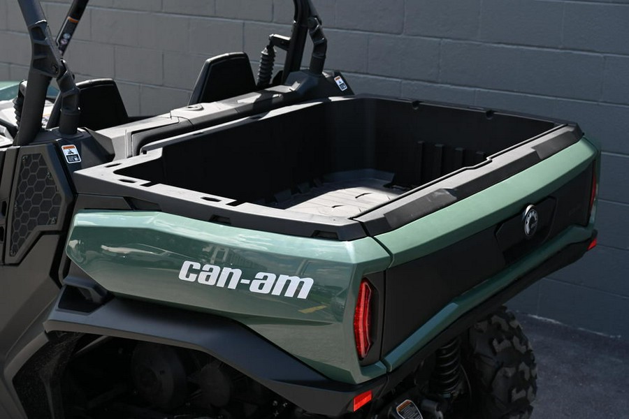 2023 Can-Am® Commander DPS 700