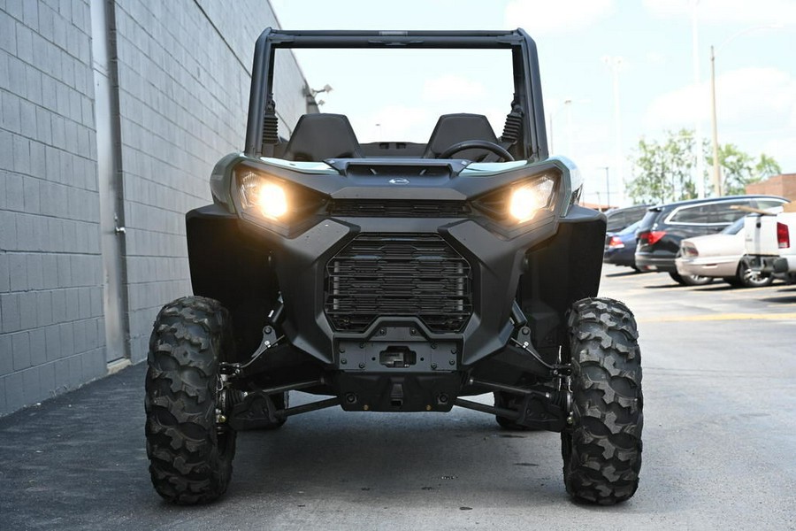 2023 Can-Am® Commander DPS 700