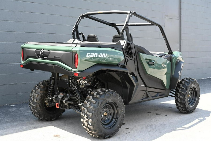 2023 Can-Am® Commander DPS 700