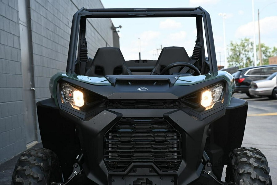 2023 Can-Am® Commander DPS 700