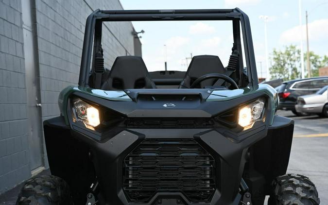 2023 Can-Am® Commander DPS 700