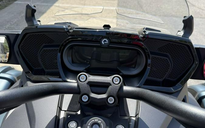 2026 Can-Am® Spyder F3 Limited Dark