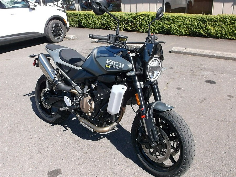 2027 Husqvarna® Svartpilen 801 SE