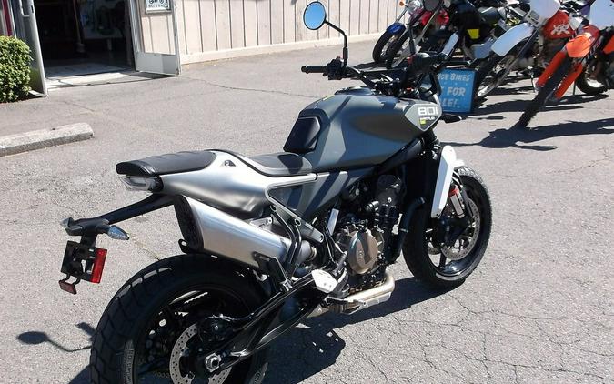 2027 Husqvarna® Svartpilen 801 SE