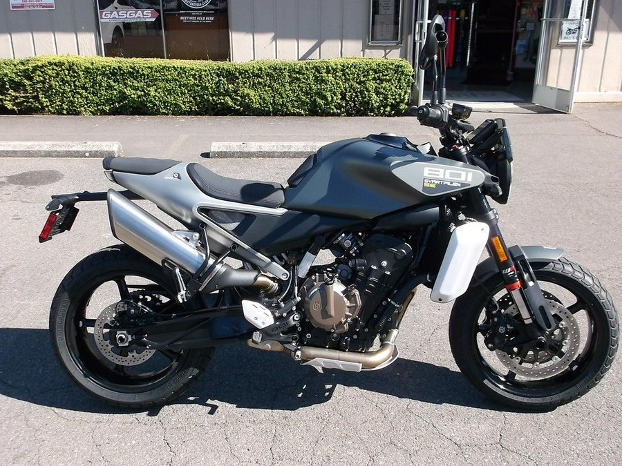 2027 Husqvarna® Svartpilen 801 SE