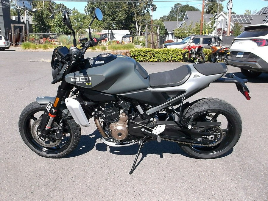 2027 Husqvarna® Svartpilen 801 SE