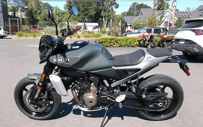 2027 Husqvarna® Svartpilen 801 SE