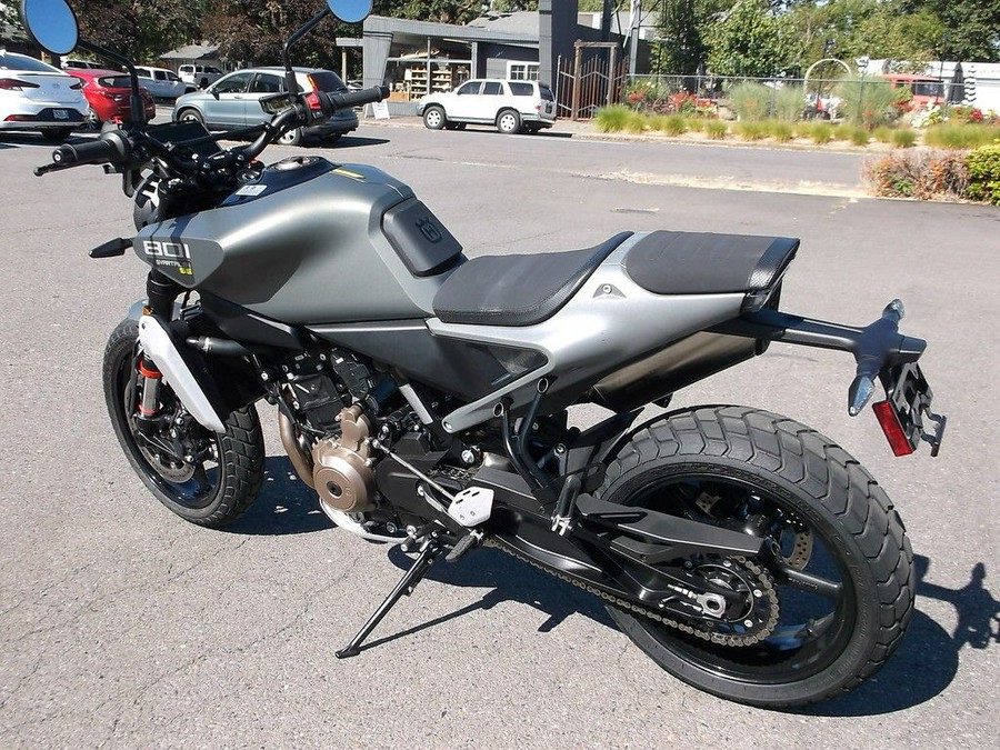 2027 Husqvarna® Svartpilen 801 SE
