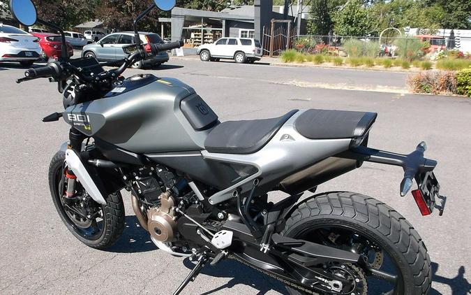 2027 Husqvarna® Svartpilen 801 SE