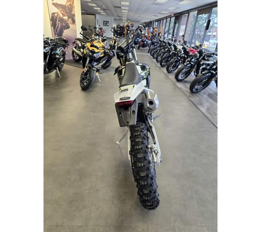 2026 Triumph TF 250-E Jet BlackPure White