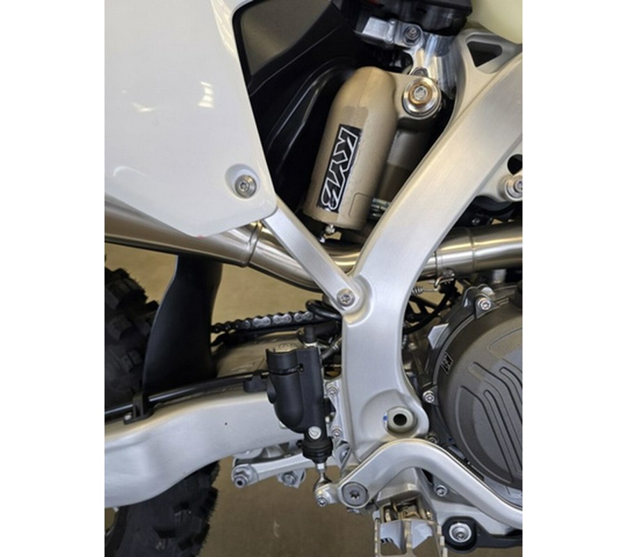 2026 Triumph TF 250-E Jet BlackPure White