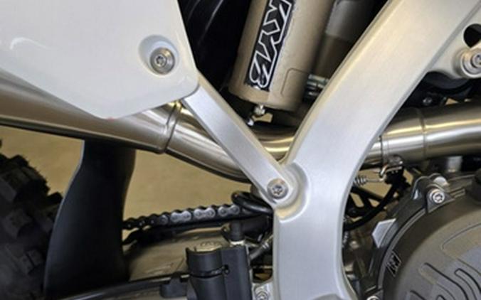 2026 Triumph TF 250-E Jet BlackPure White