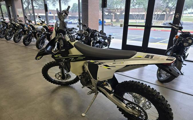 2026 Triumph TF 250-E Jet BlackPure White