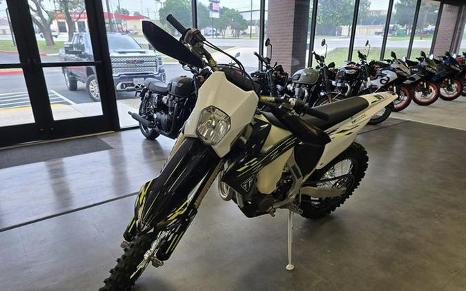 2026 Triumph TF 250-E Jet BlackPure White