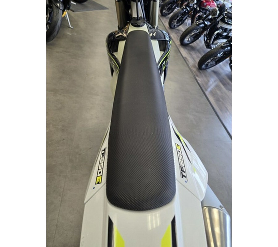 2026 Triumph TF 250-E Jet BlackPure White