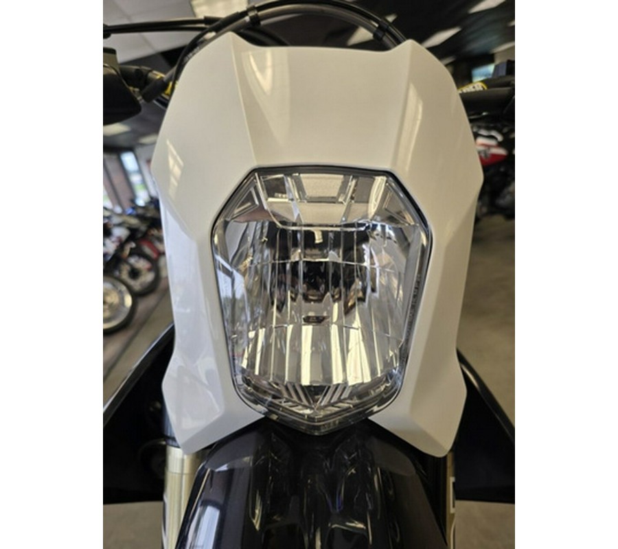 2026 Triumph TF 250-E Jet BlackPure White