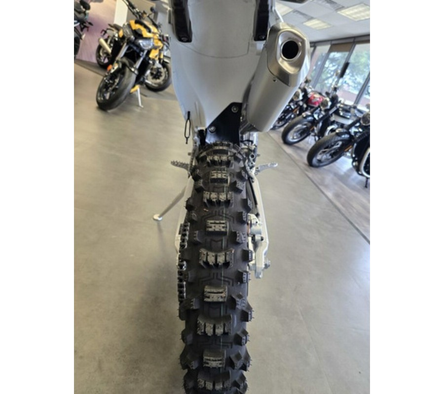 2026 Triumph TF 250-E Jet BlackPure White