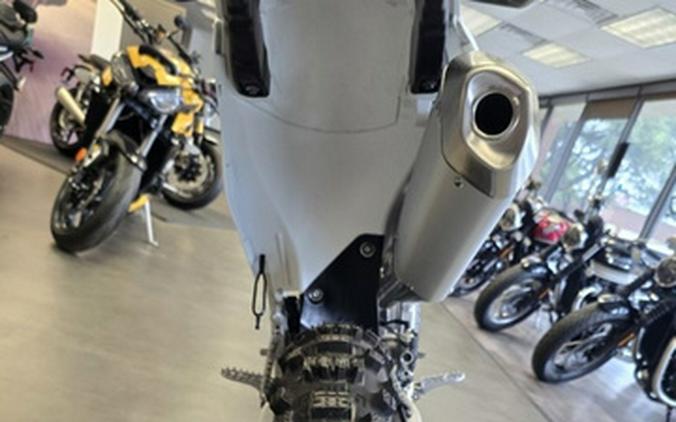 2026 Triumph TF 250-E Jet BlackPure White