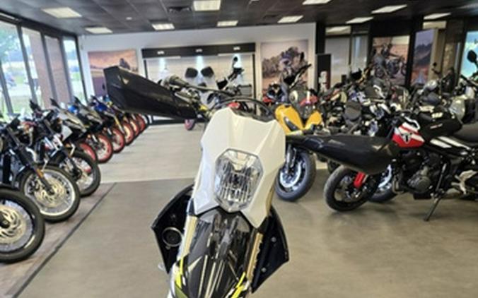 2026 Triumph TF 250-E Jet BlackPure White