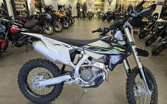 2026 Triumph TF 250-E Jet BlackPure White