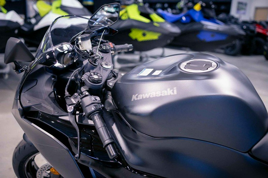 2024 Kawasaki Ninja® ZX™-6R Metallic Flat Spark Black/Ebony