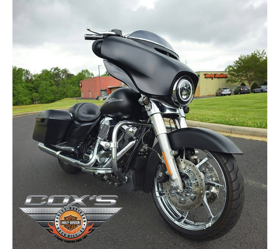 2017 Harley-Davidson® FLHX - Street Glide®