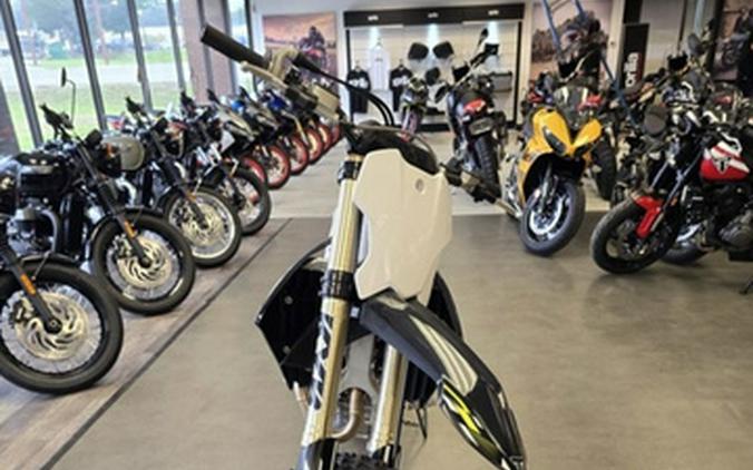 2026 Triumph TF 450-X Jet BlackPure White