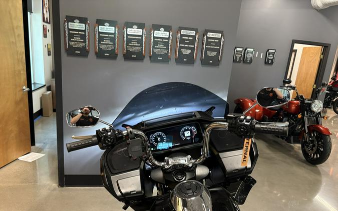 2024 Harley-Davidson® Road Glide® Vivid Black