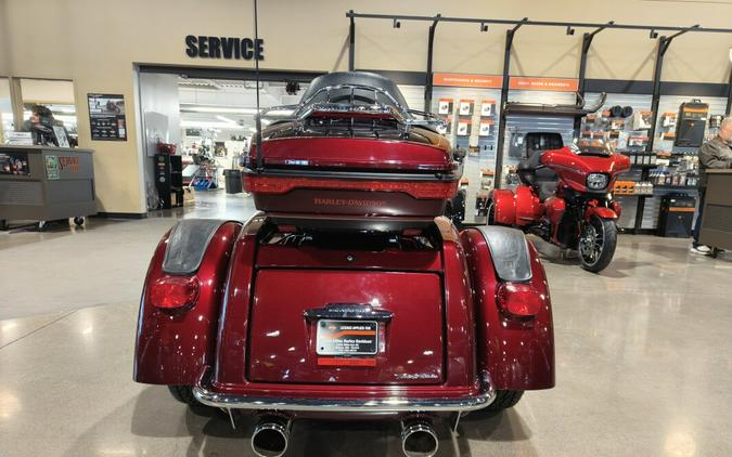 2014 Harley-Davidson® Tri Glide® Ultra Two-Tone Mysterious Red Sunglo/Blackened Cayenne Sunglo