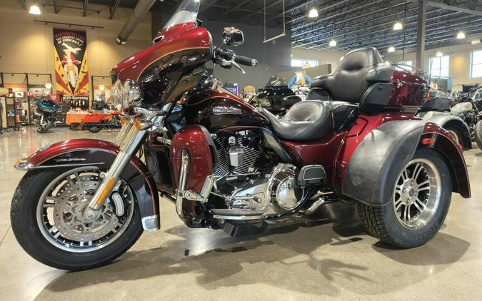 2014 Harley-Davidson® Tri Glide® Ultra Two-Tone Mysterious Red Sunglo/Blackened Cayenne Sunglo