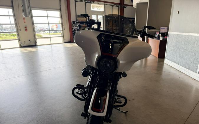 2021 Harley-Davidson® CVO™ Street Glide® FLHXSE