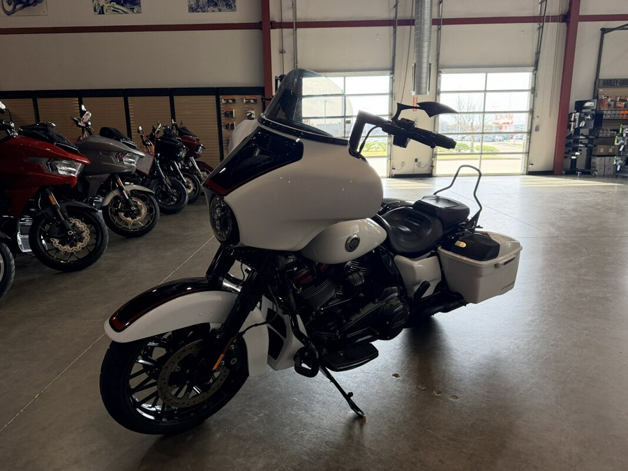 2021 Harley-Davidson® CVO™ Street Glide® FLHXSE