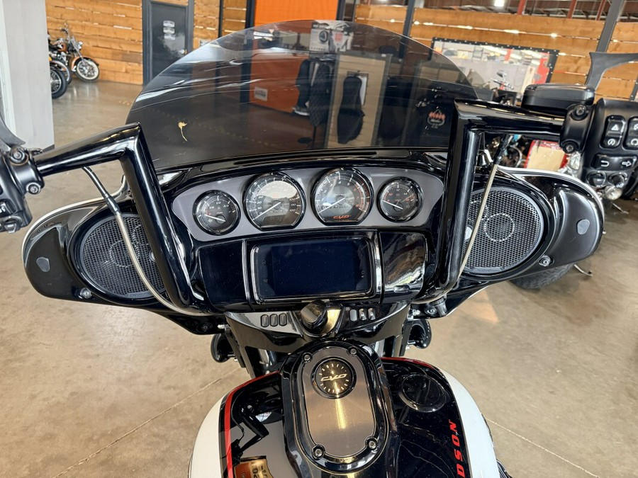 2021 Harley-Davidson® CVO™ Street Glide® FLHXSE