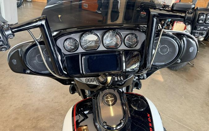 2021 Harley-Davidson® CVO™ Street Glide® FLHXSE