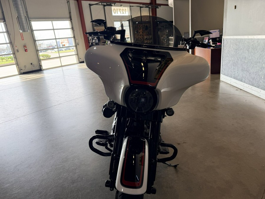 2021 Harley-Davidson® CVO™ Street Glide® FLHXSE