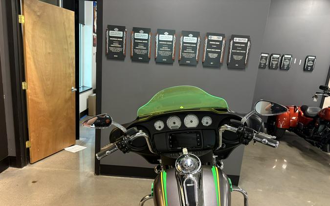 2015 Harley-Davidson® Street Glide® Charcoal Satin