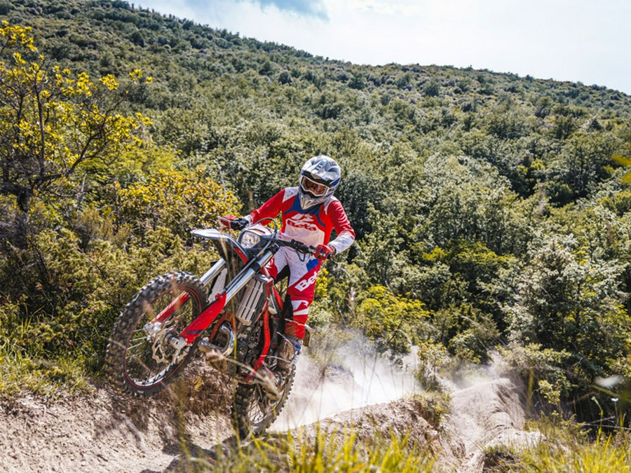 2025 BETA Xtrainer 300