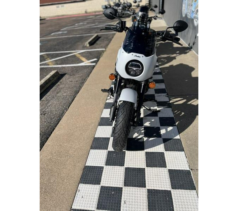 2025 Indian Motorcycle® Sport Chief Ghost White Metallic Smoke