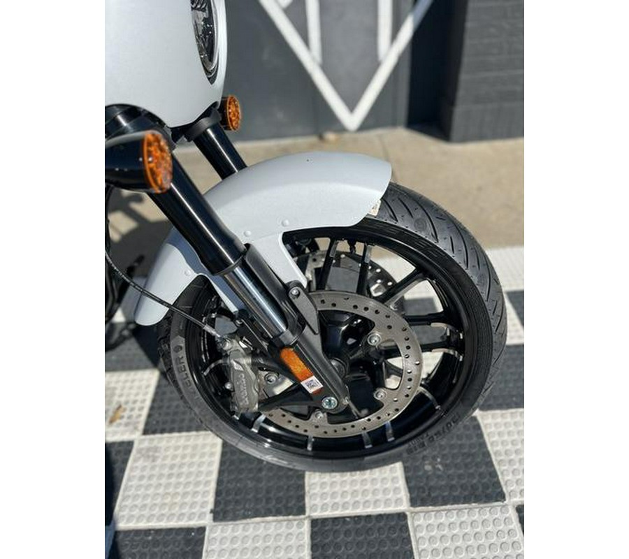 2025 Indian Motorcycle® Sport Chief Ghost White Metallic Smoke